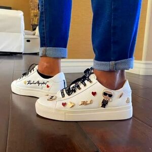 KARL LAGERFELD PARIS CATE PINS CUTE LOGO CHARMS WHITE SNEAKERS SZ. 11M